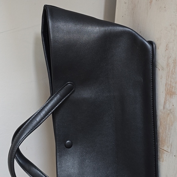 Minimalist Leather Shoulder Tote Bag - Picture 8 of 16